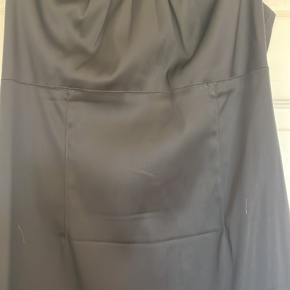 Simple, elegant black dress - Picture 3 of 4